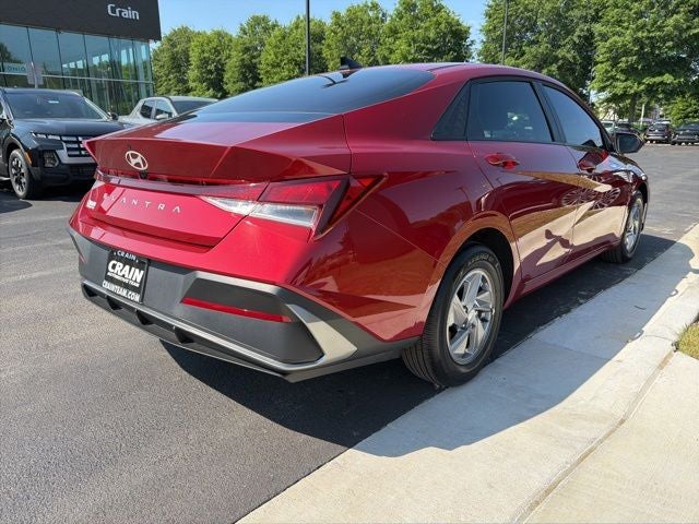 2025 Hyundai ELANTRA SE