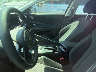 2025 Hyundai ELANTRA SE