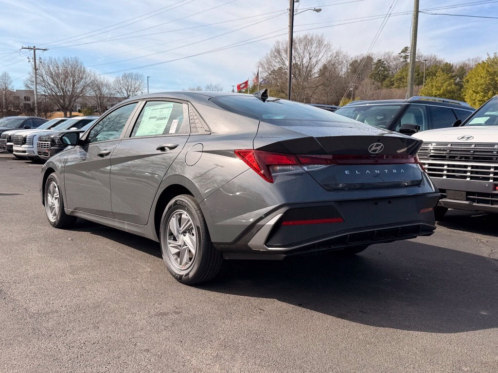 2026 Hyundai ELANTRA SE