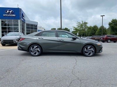 2025 Hyundai ELANTRA Limited