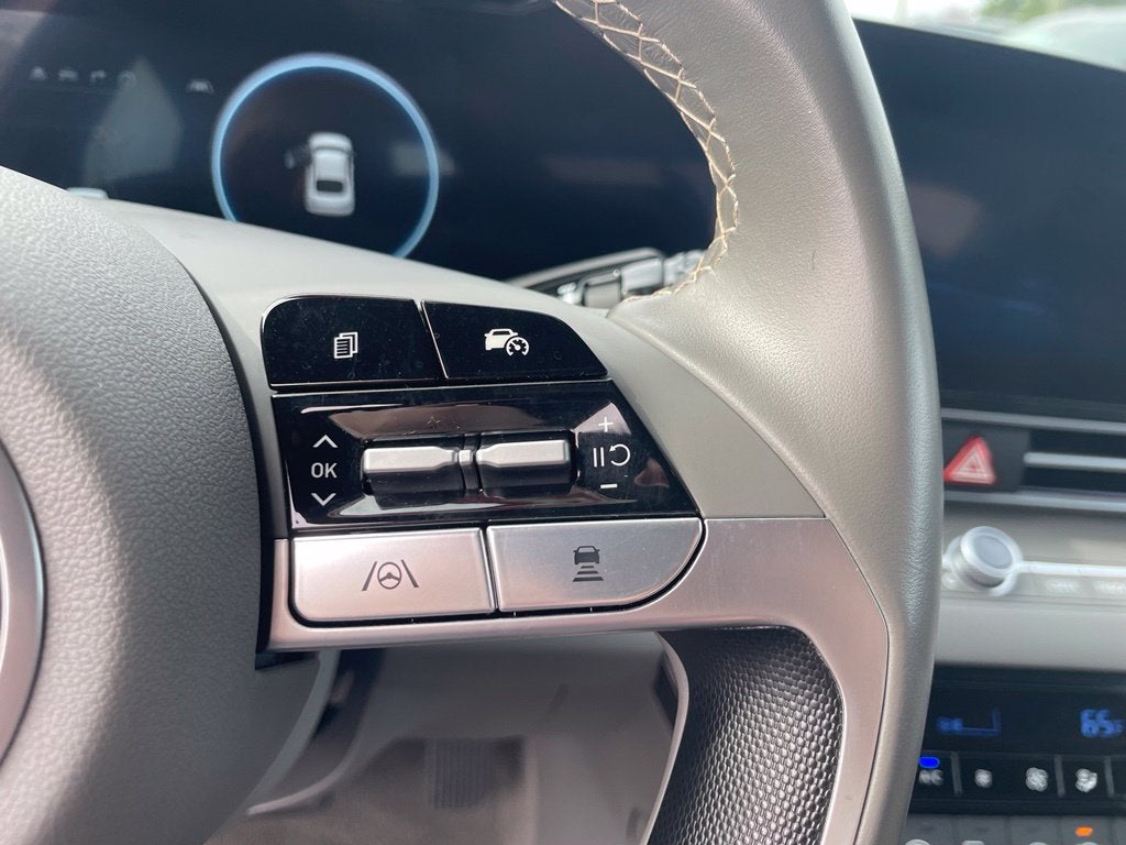 2025 Hyundai ELANTRA SEL Convenience Sunroof, One Owner