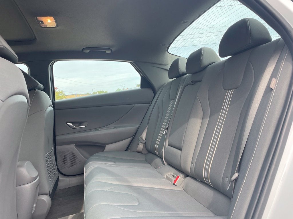 2025 Hyundai ELANTRA SEL Convenience Sunroof, One Owner