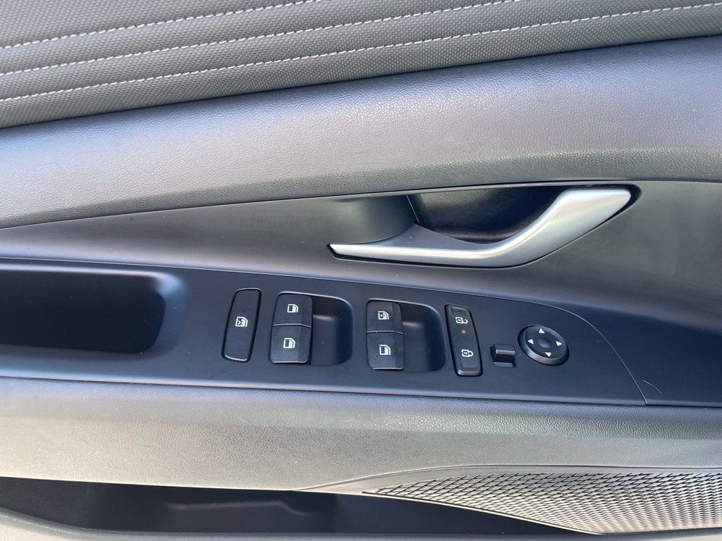 2025 Hyundai ELANTRA SEL Convenience Moonroof, Clean Carfax, One Owner