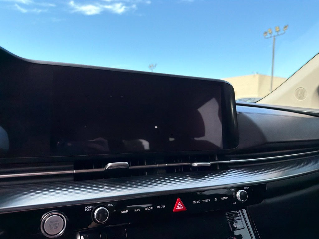 2023 Kia Carnival SX Prestige Clean CarFax, One Owner