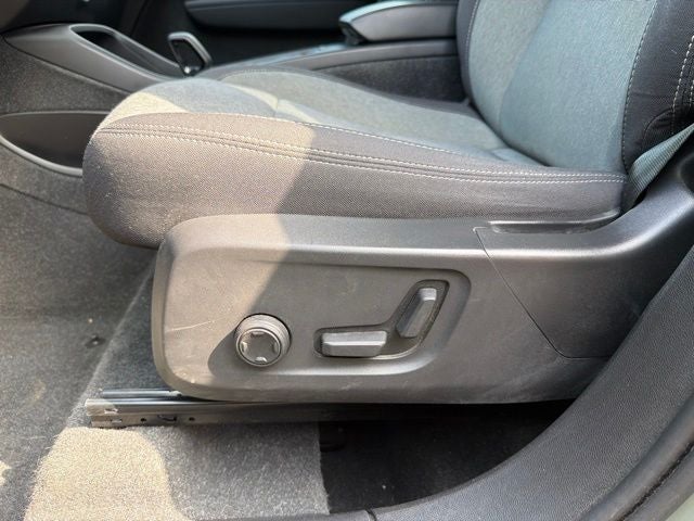 2024 Volvo XC40 B5 Core
