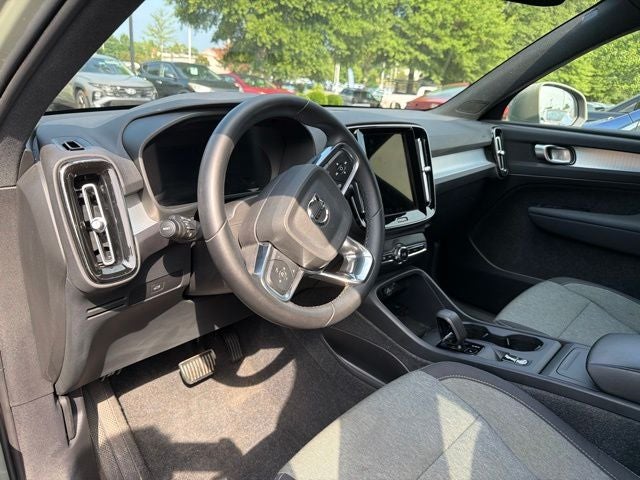2024 Volvo XC40 B5 Core