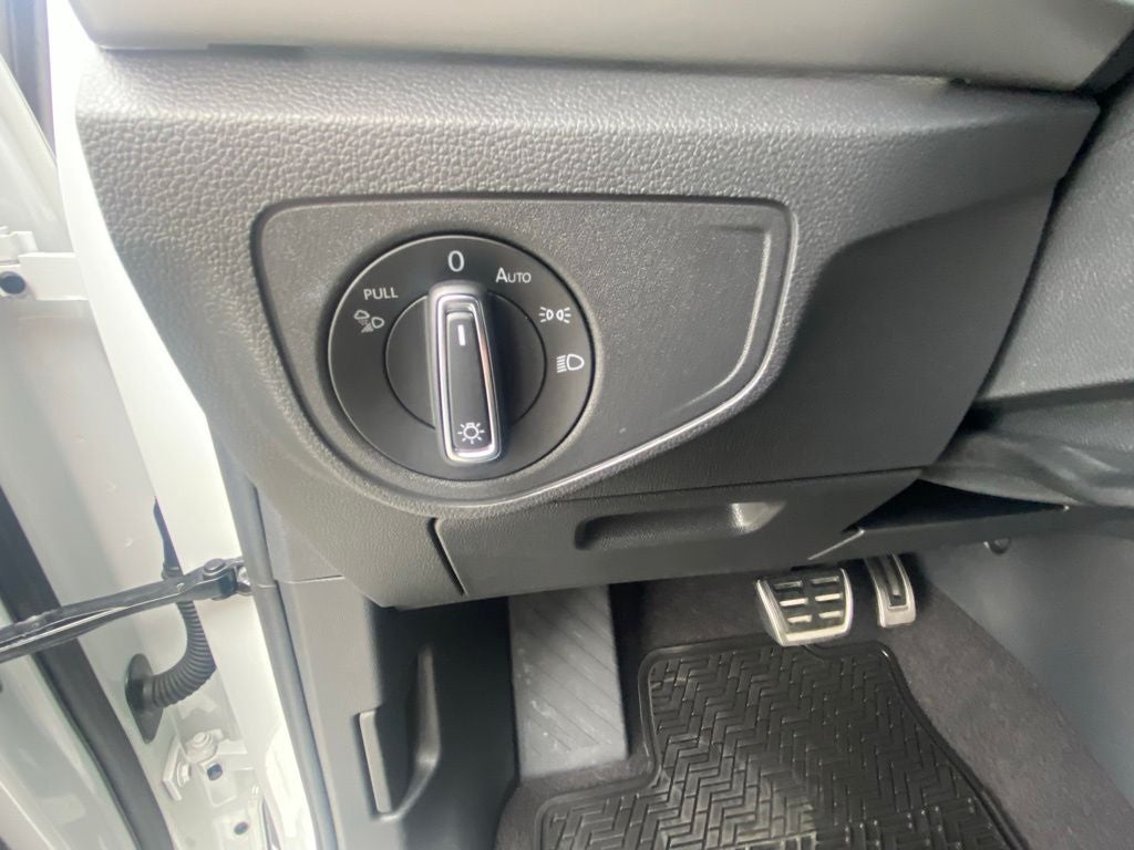 2023 Volkswagen Atlas Cross Sport 3.6L V6 SEL R-Line