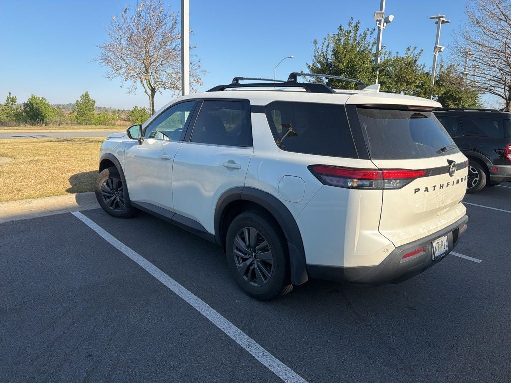 2022 Nissan Pathfinder SV
