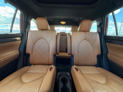 2021 Toyota Highlander Hybrid Platinum