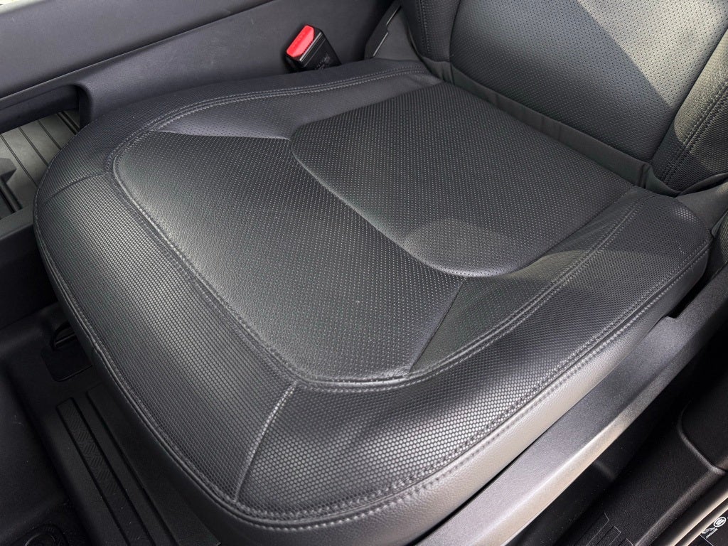 2024 Land Rover Defender 130 X-Dynamic SE