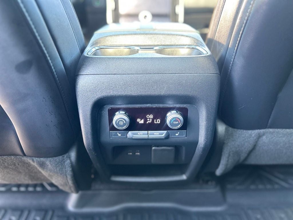 2025 GMC Acadia AT4 - AWD - PANO ROOF - ONE OWNER