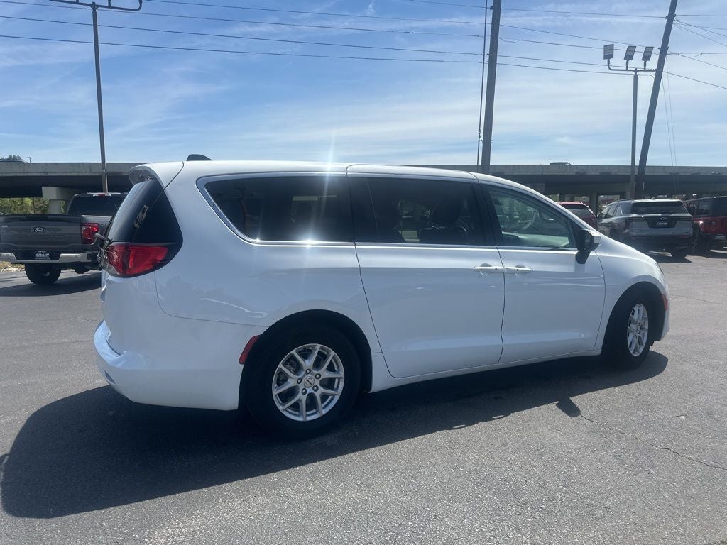 2022 Chrysler Voyager LX