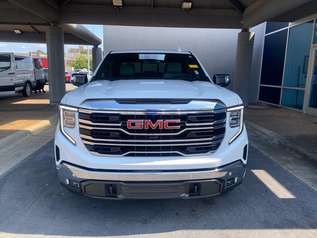 2025 GMC Sierra 1500 SLT - 2WD - LOW MILES - CLEAN CARFAX