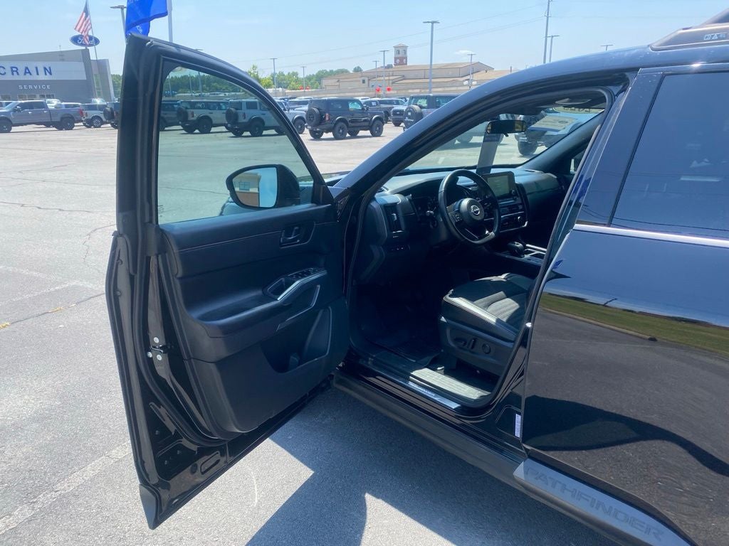 2025 Nissan Pathfinder Rock Creek - CLEAN CARFAX - ONE OWNER