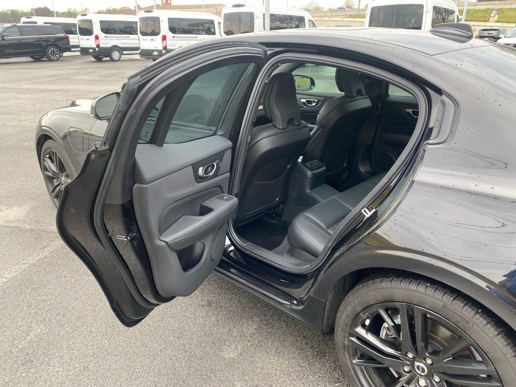 2023 Volvo S60 Recharge Plug-In Hybrid T8 Plus Black Edition