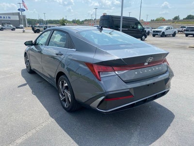 2025 Hyundai ELANTRA SEL Convenience