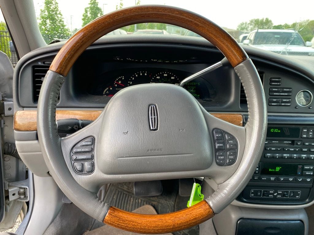 2002 Lincoln Continental Base