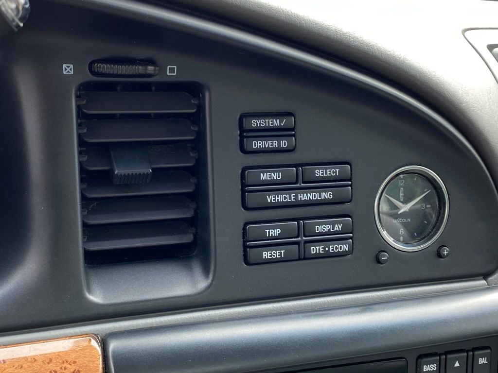 2002 Lincoln Continental Base