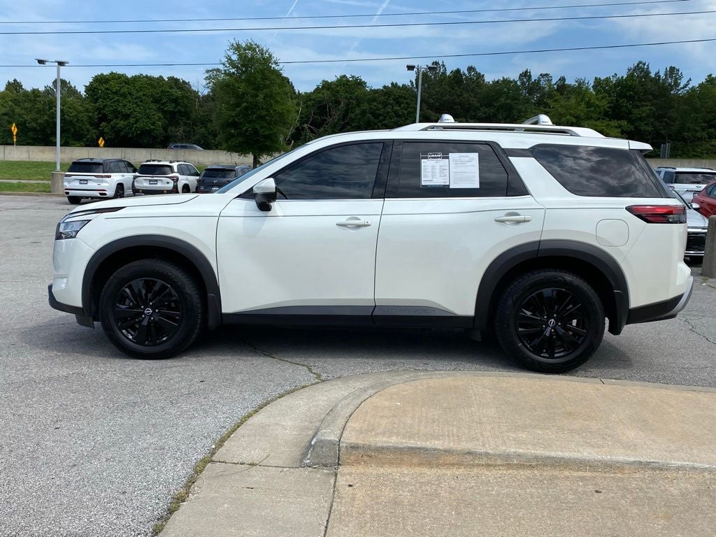 2022 Nissan Pathfinder SL