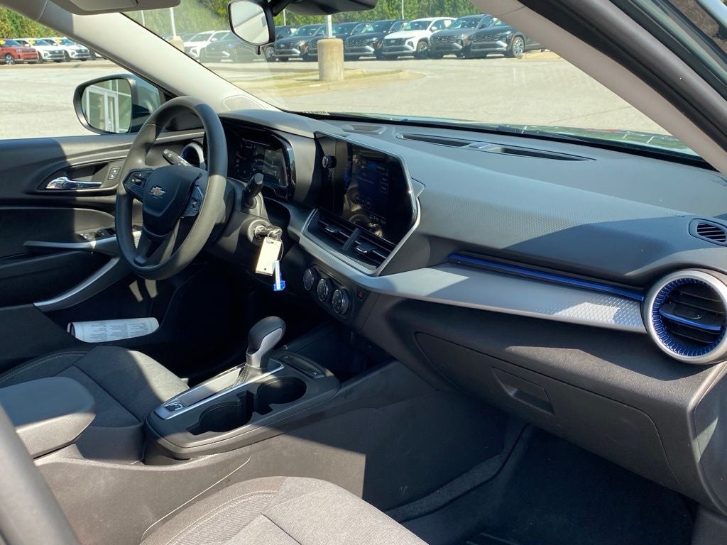 2025 Chevrolet Trax LS