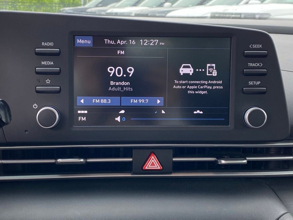 2024 Hyundai ELANTRA SE