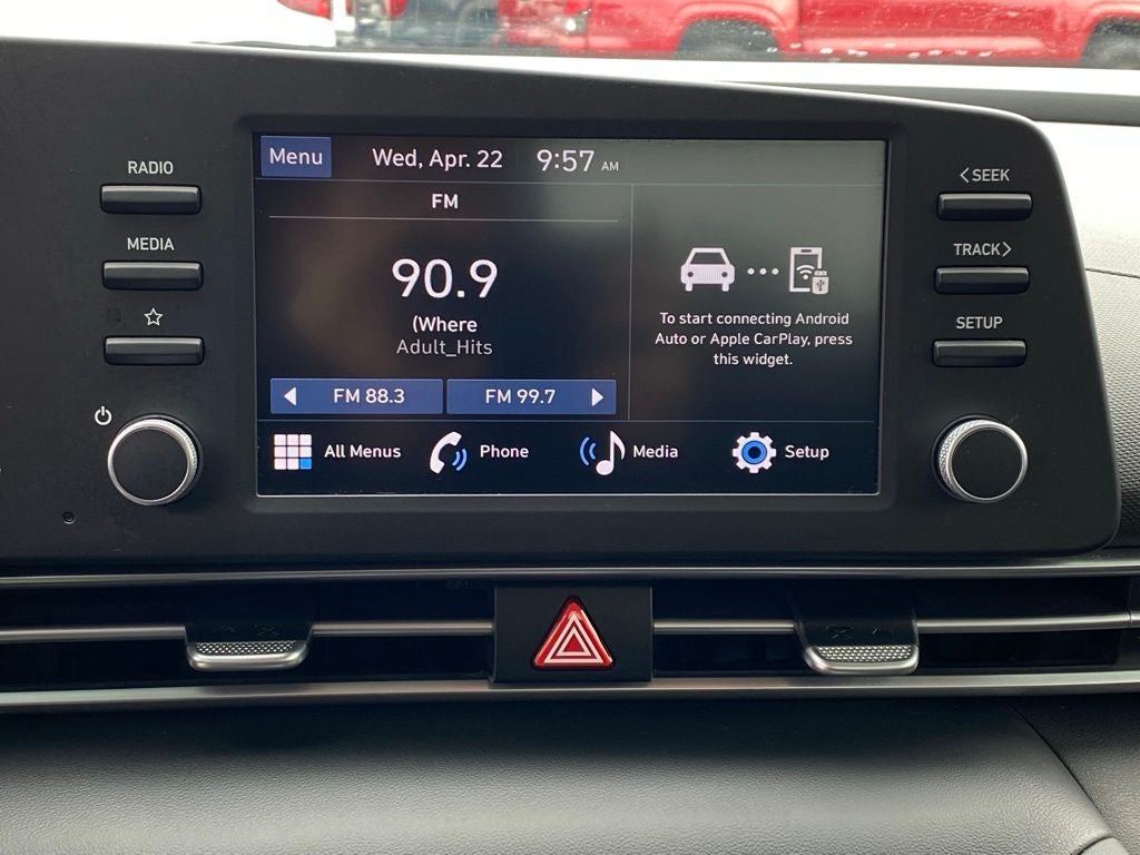 2024 Hyundai ELANTRA SE