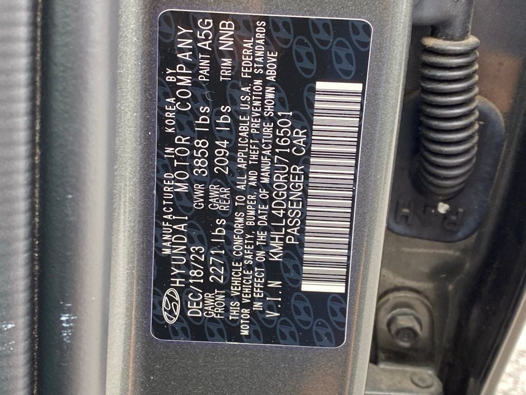 2024 Hyundai ELANTRA SE