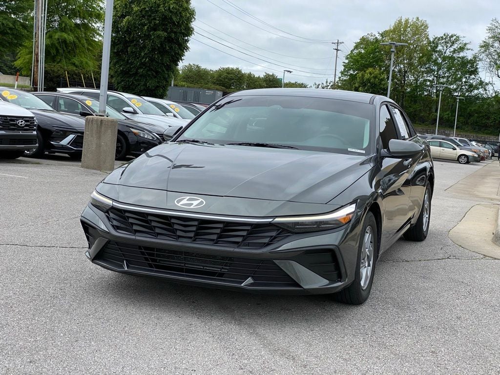 2024 Hyundai ELANTRA SE