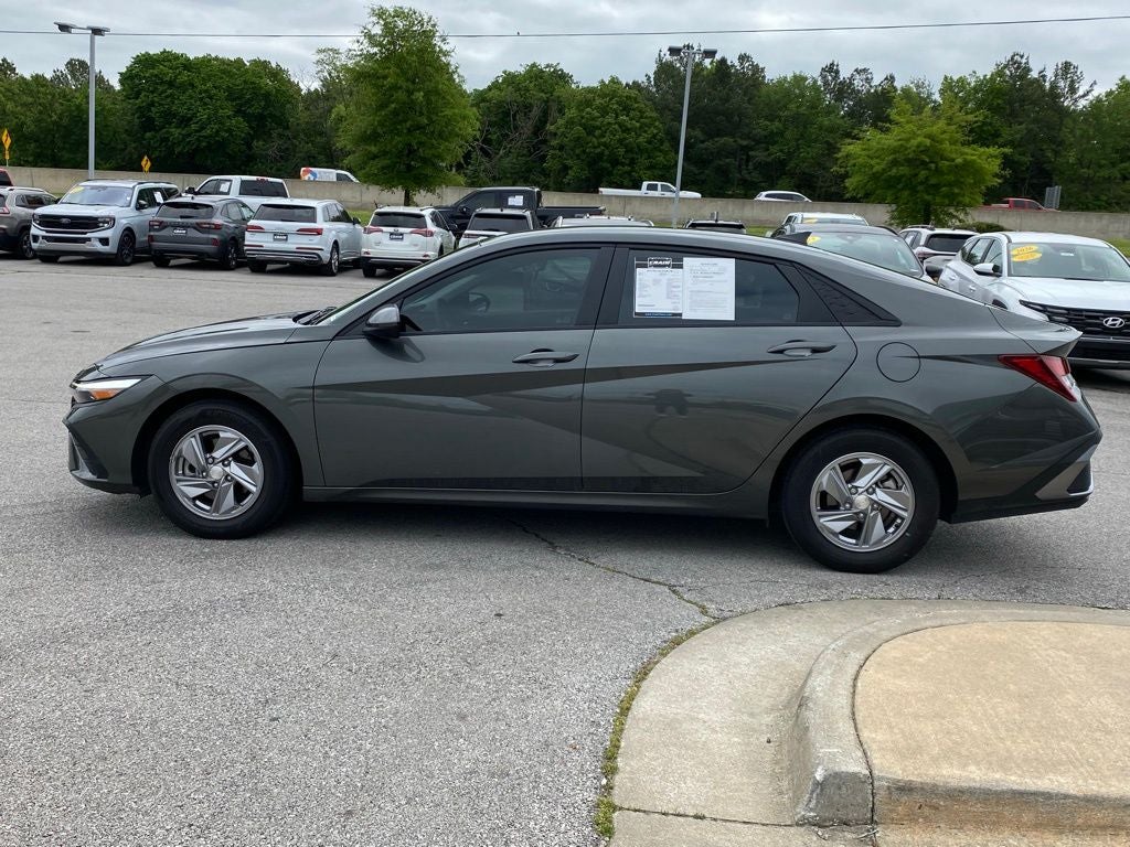 2024 Hyundai ELANTRA SE