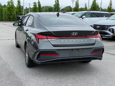 2024 Hyundai ELANTRA SE