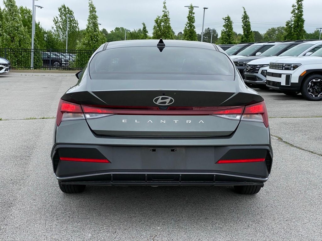 2024 Hyundai ELANTRA SE