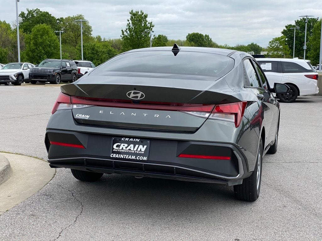 2024 Hyundai ELANTRA SE
