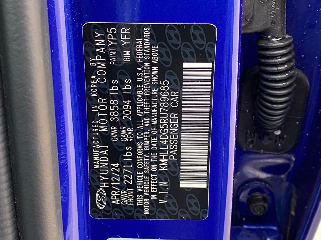2024 Hyundai ELANTRA SE