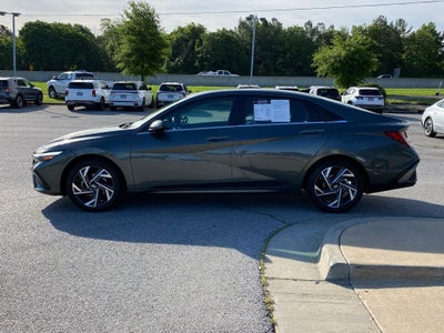 2024 Hyundai ELANTRA SEL
