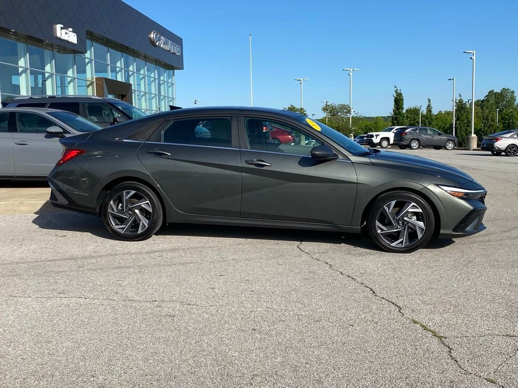2024 Hyundai ELANTRA SEL