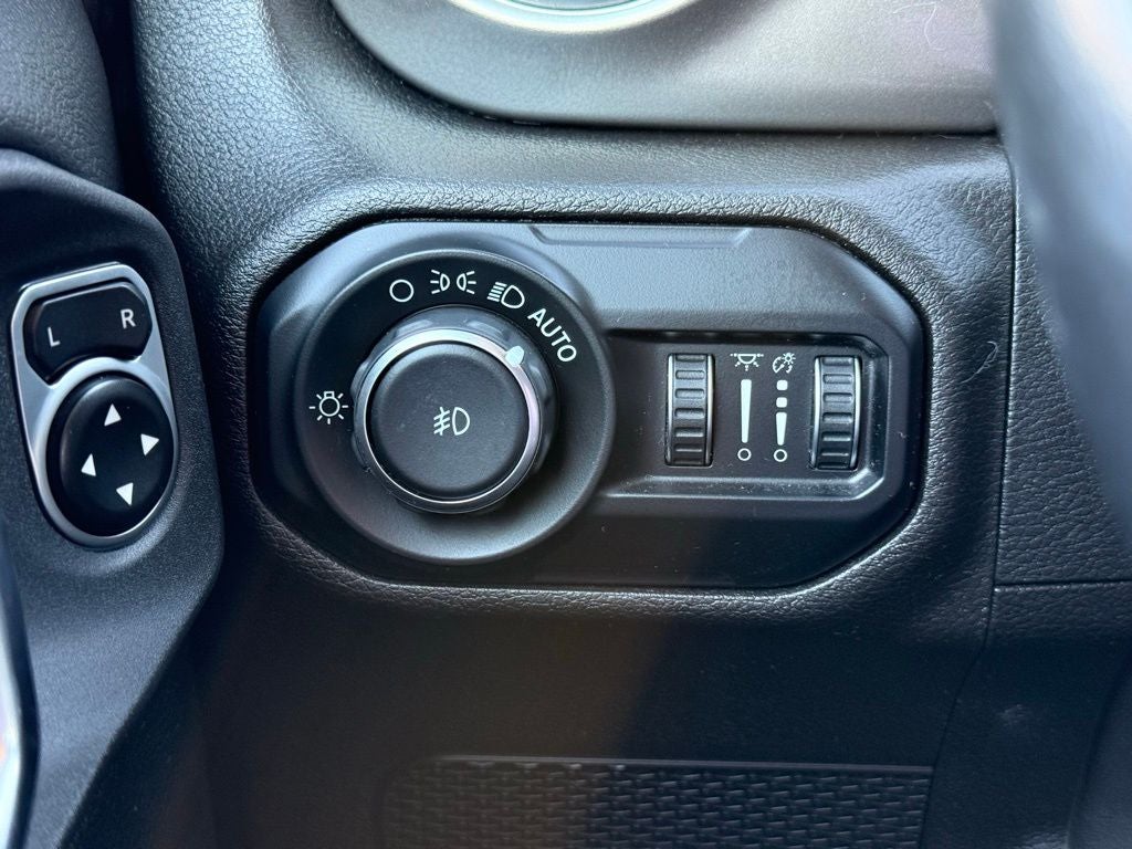 2019 Jeep Wrangler Unlimited Sahara APPLE CAR PLAY / CLEAN CARFAX/ 1 OWNER