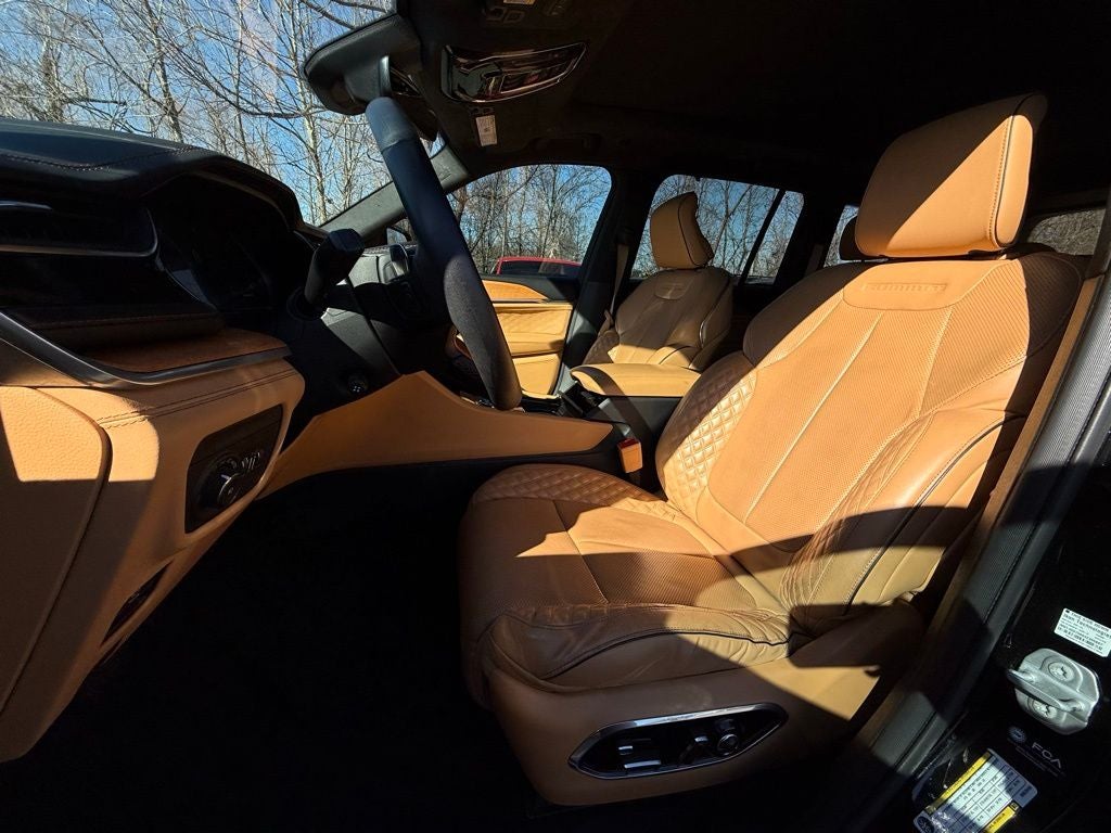 2022 Jeep Grand Cherokee Summit TECH GROUP 5