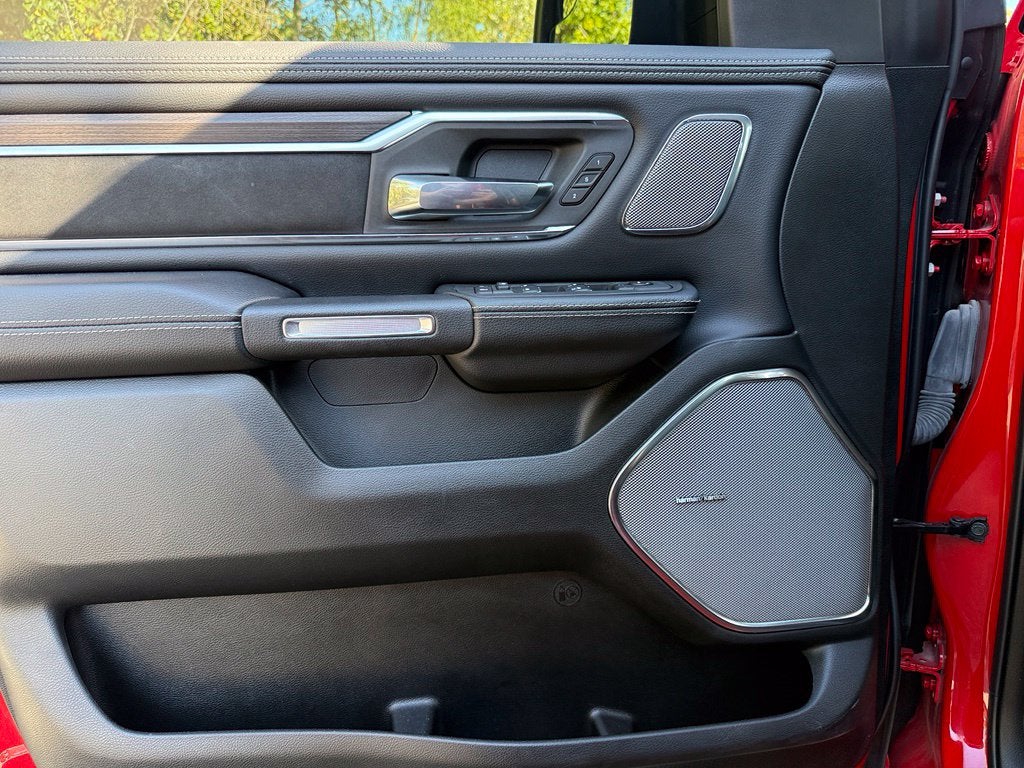 2025 RAM 1500 Laramie - 4WD / LEVEL 2 / NIGHT EDITION