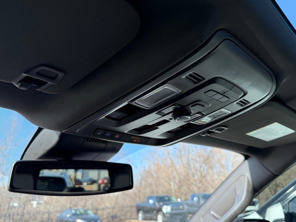 2023 Chevrolet Suburban Z71 2ND ROW BUCKET