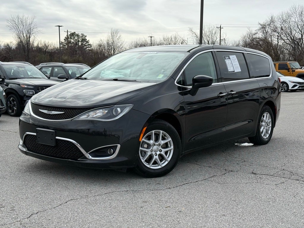 2017 Chrysler Pacifica Touring L LOW PRICED VAN!
