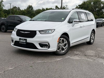 2022 Chrysler Pacifica Limited SOCCER MOM EDITION