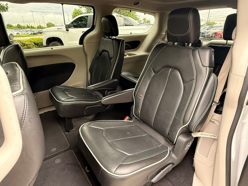 2022 Chrysler Pacifica Limited SOCCER MOM EDITION