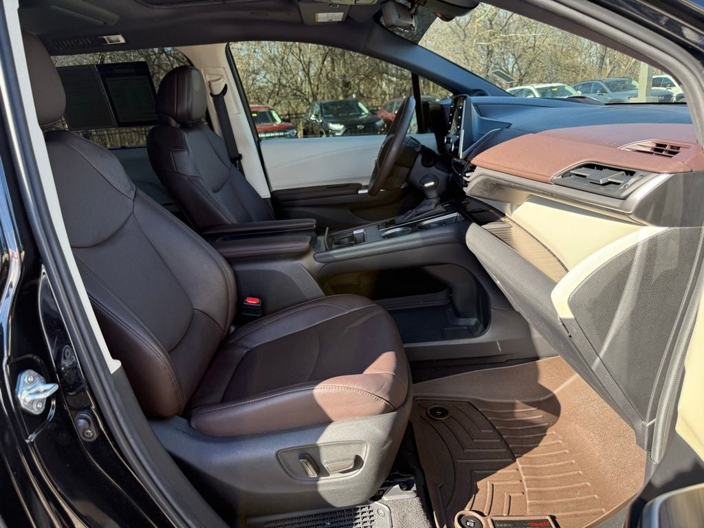 2024 Toyota Sienna Platinum 7 Passenger