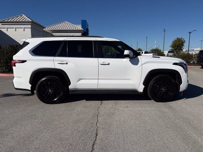 2025 Toyota Sequoia SR5 - 4WD / SUNROOF / CLEAN CARFAX