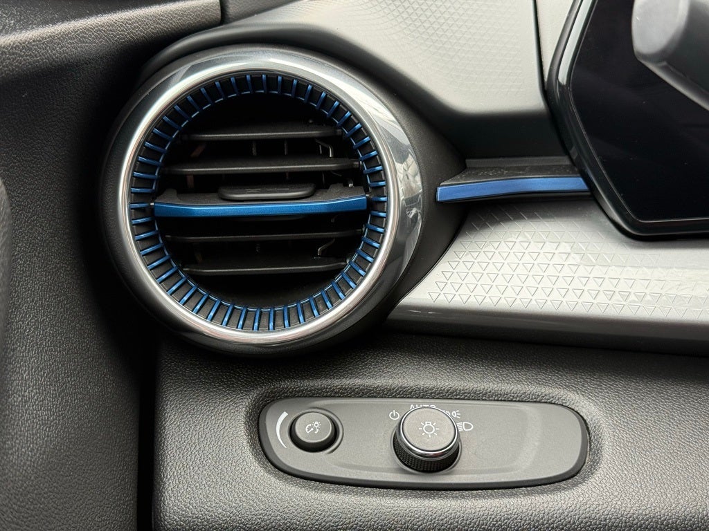 2025 Chevrolet Trax LT CLEAN CARFAX