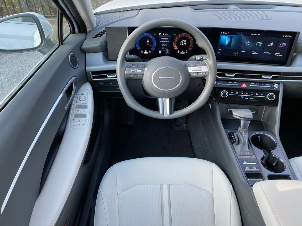 2025 Hyundai SONATA SE