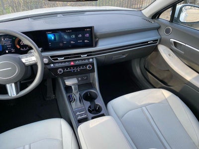 2025 Hyundai SONATA SE