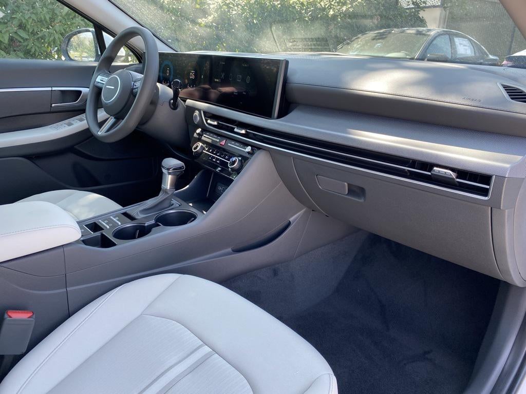 2025 Hyundai SONATA SE