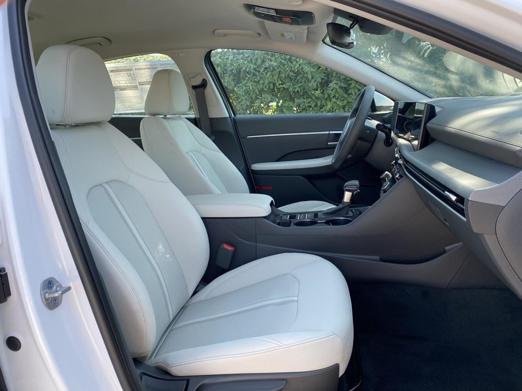 2025 Hyundai SONATA SE