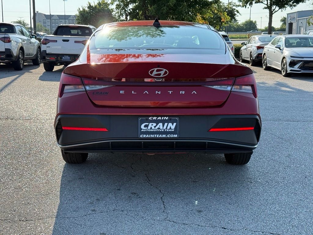 2025 Hyundai ELANTRA SE